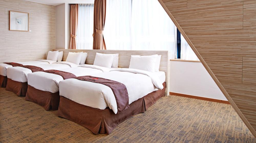Hotel Skypark Myeongdong 2 Seoul Exterior photo