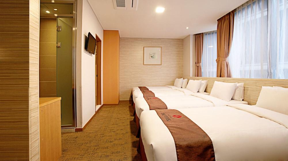 Hotel Skypark Myeongdong 2 Seoul Exterior photo