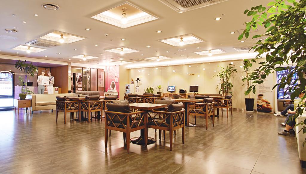 Hotel Skypark Myeongdong 2 Seoul Exterior photo